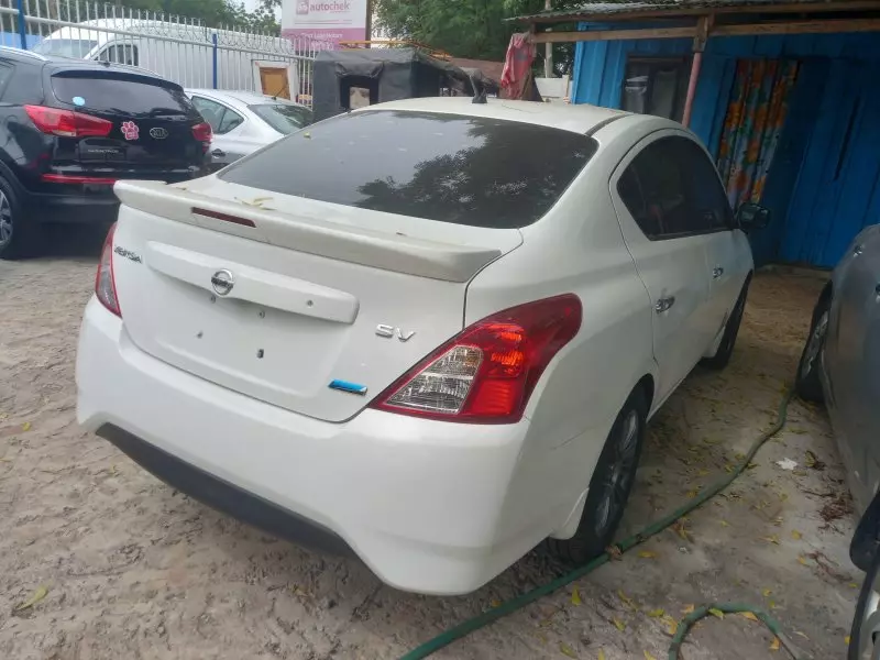 Nissan Versa   - 2015