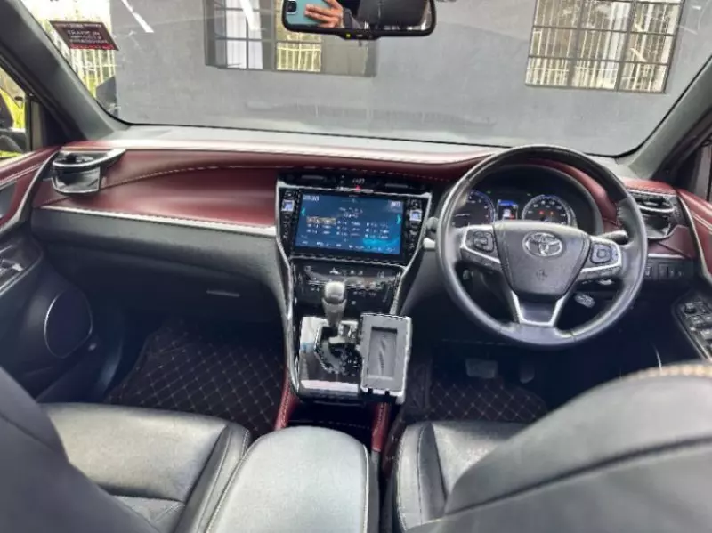 Toyota Harrier   - 2018
