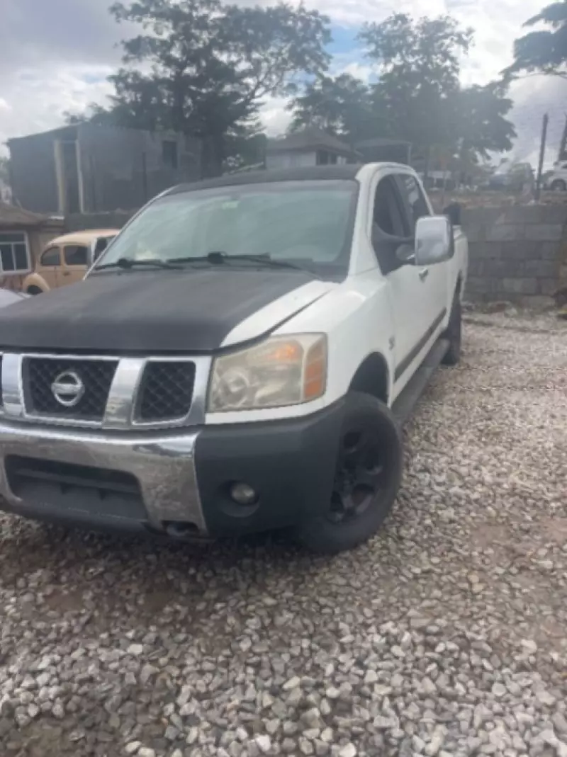 Nissan Titan   - 2004