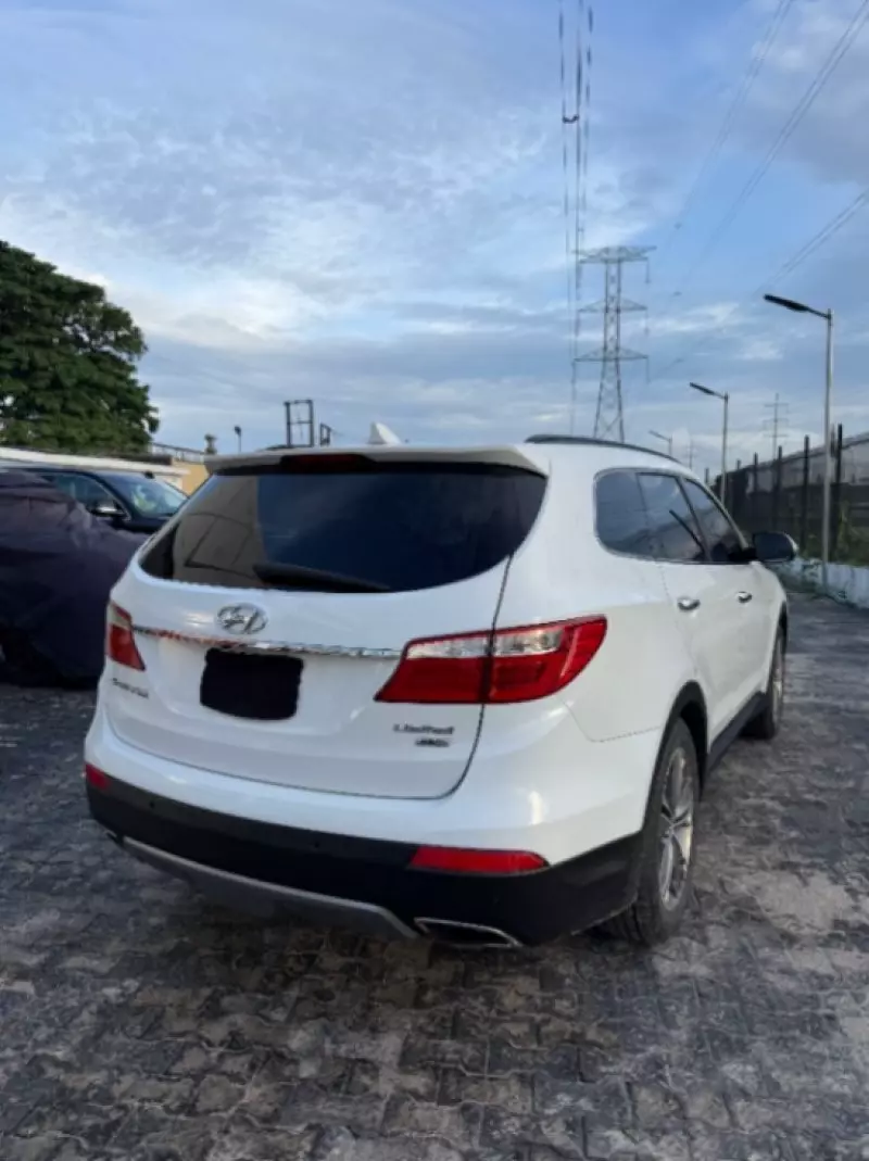 Hyundai Santa Fe   - 2014