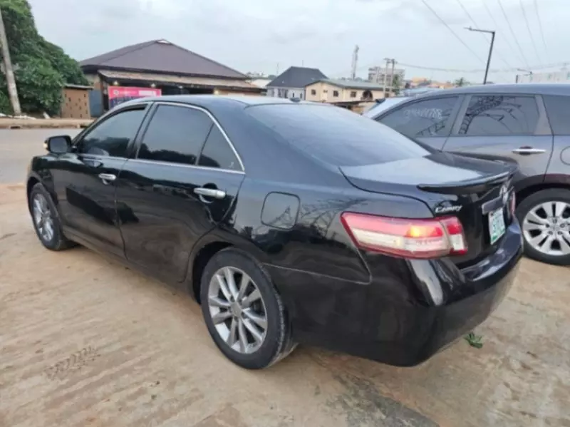 Toyota camry   - 2011