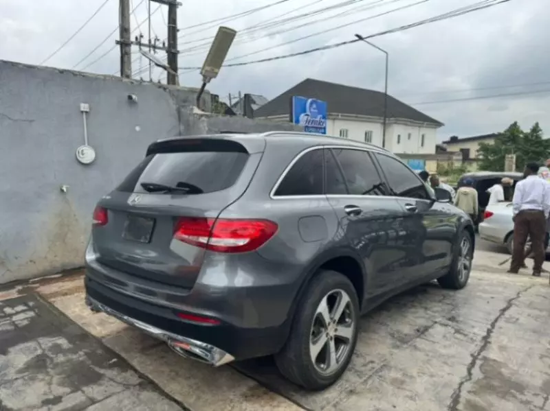 Mercedes-Benz GLC 300   - 2017