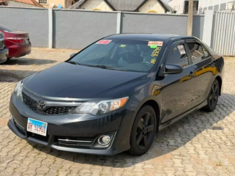 Toyota Camry   - 2012