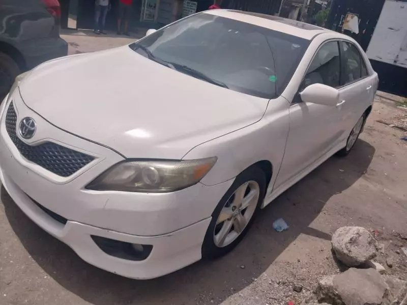 Toyota Camry   - 2011