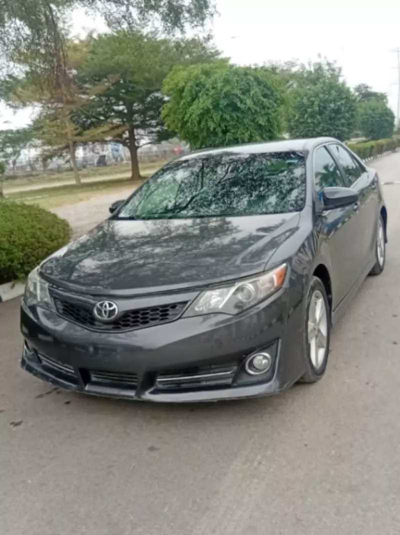 Toyota Camry - 2012