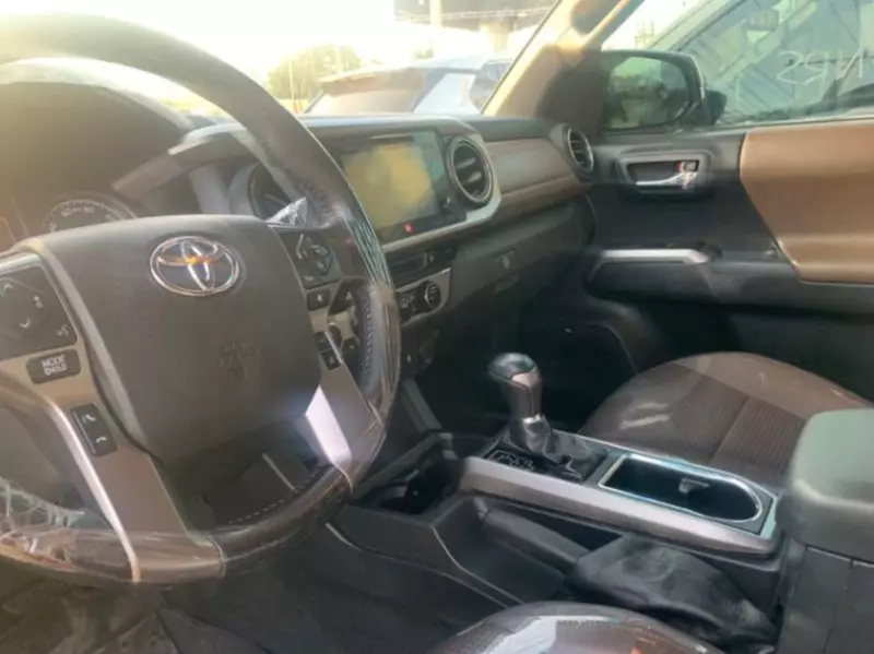 Toyota Tacoma   - 2018