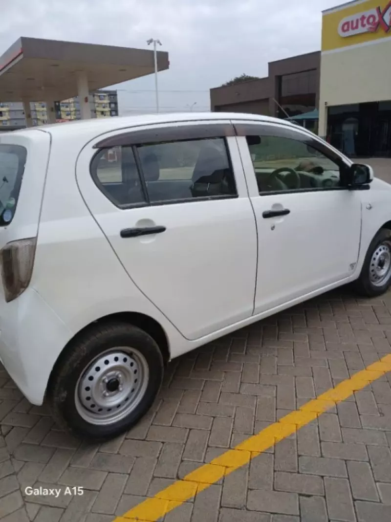 Daihatsu Mira    -