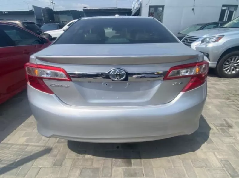 Toyota Camry   - 2012