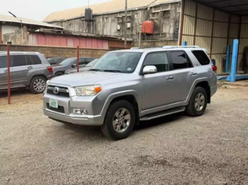 Toyota 4-Runner   - 2010