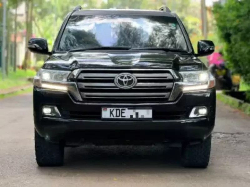 Toyota Land Cruiser V8   - 2010