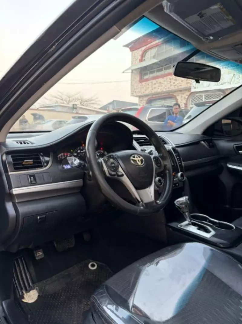 Toyota Camry   - 2012