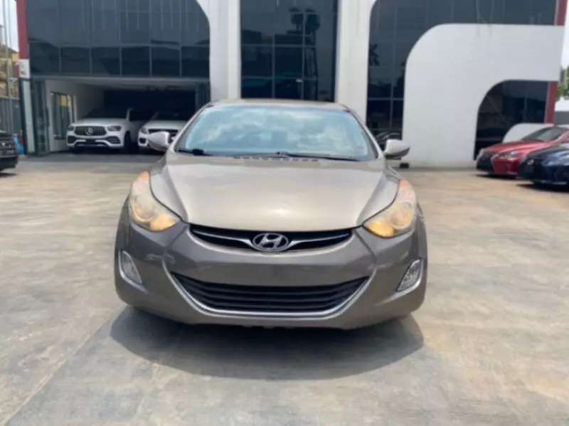 Hyundai Elantra   - 2013