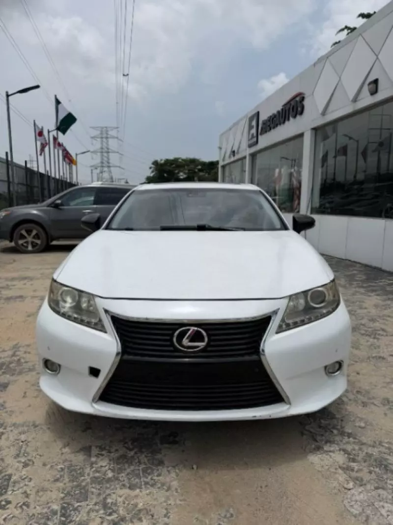 Lexus ES   - 2015