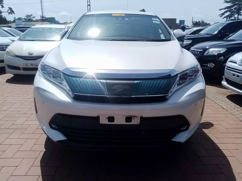 Toyota Harrier   - 2017