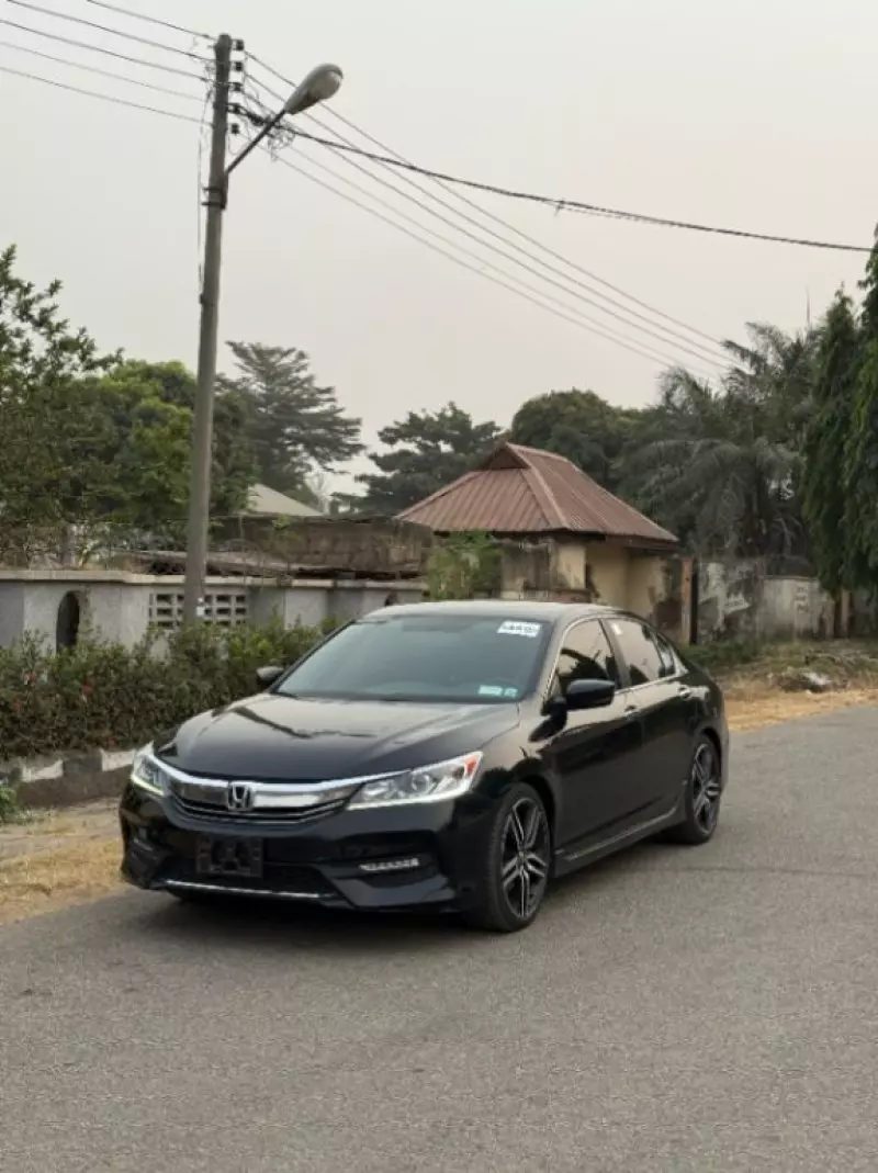 Honda Accord   - 2017