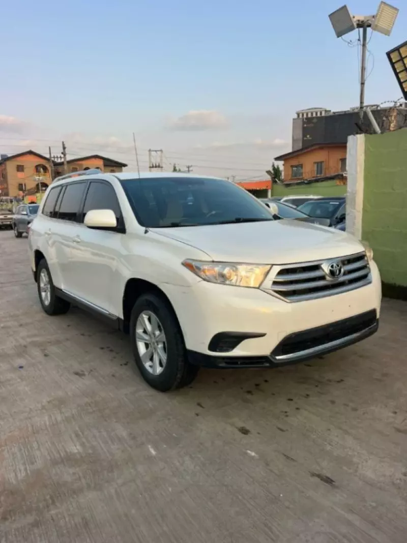 Toyota Highlander   - 2012