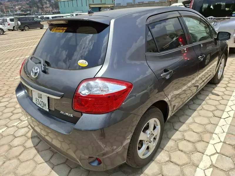 Toyota Auris   - 2012