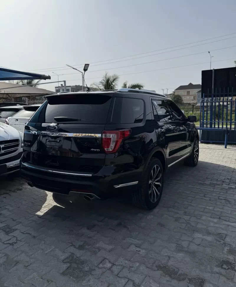 Ford Explorer   - 2018