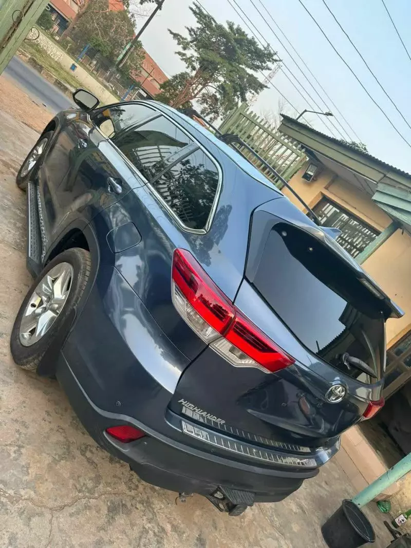 Toyota Highlander   - 2014