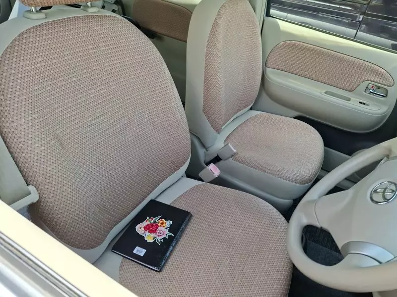 Toyota Sienta   - 2013