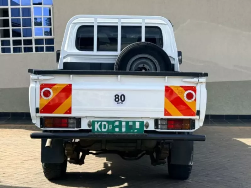 Toyota Land Cruiser 79 Single Cabin
