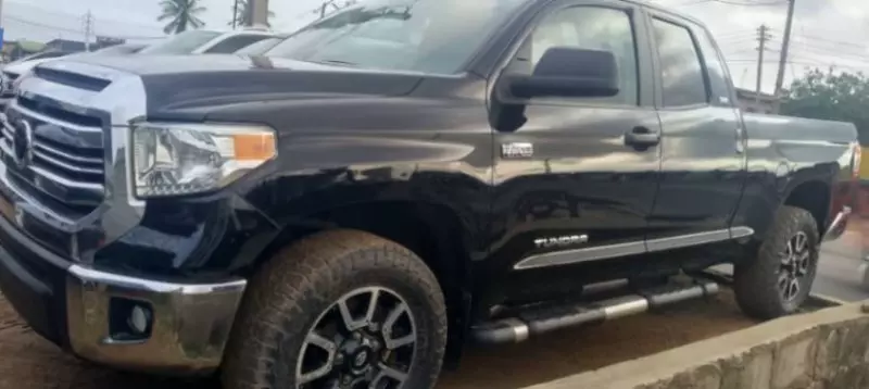 Toyota Tundra   - 2016