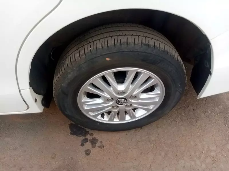 Toyota Noah   - 2014