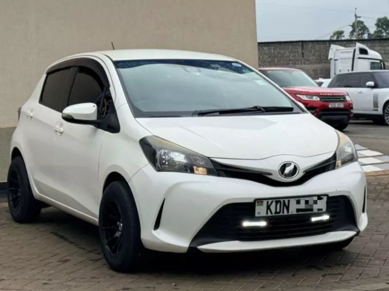 Toyota Vitz   - 2016