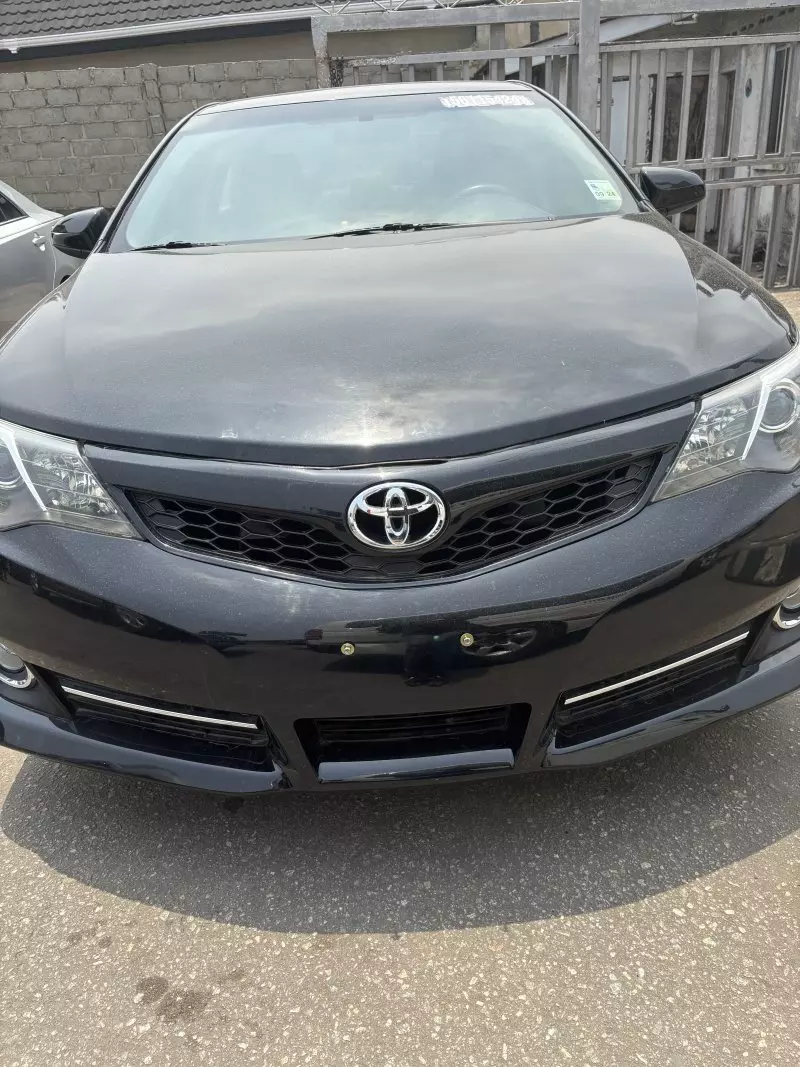 Toyota Camry   - 2014