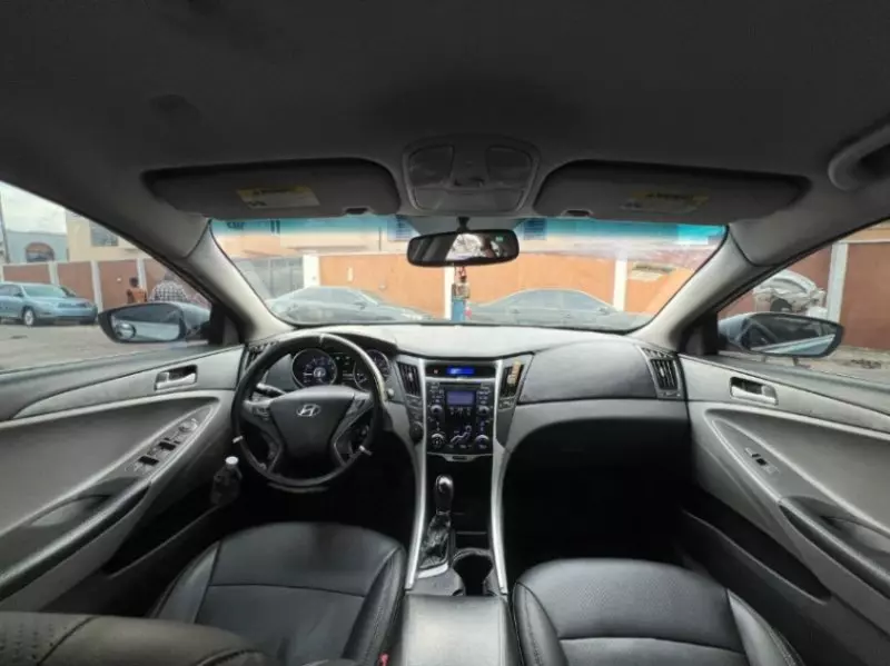 Hyundai Sonata   - 2011