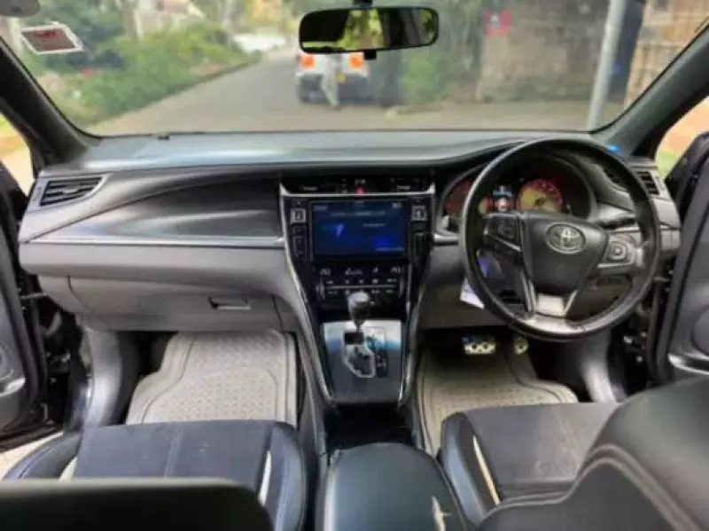Toyota Harrier   - 2018