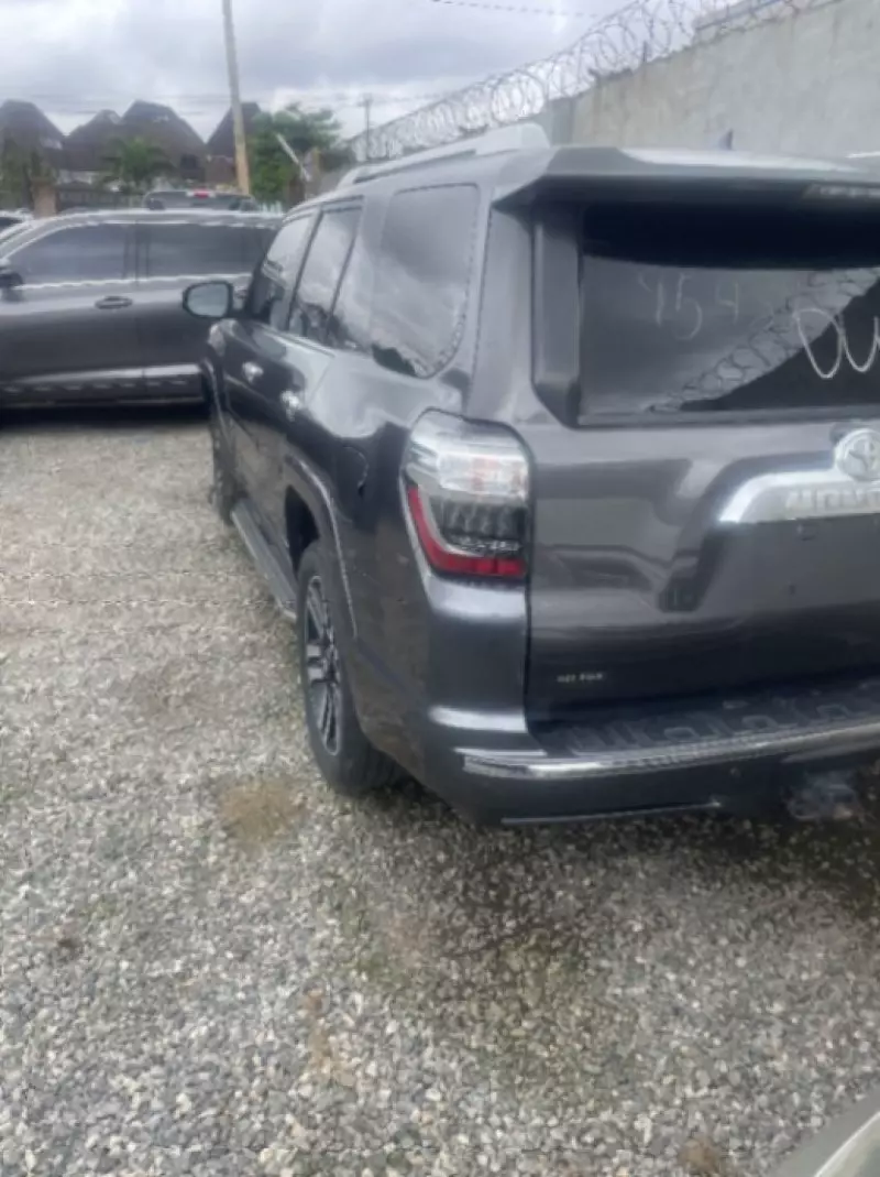 Toyota 4-Runner   - 2014