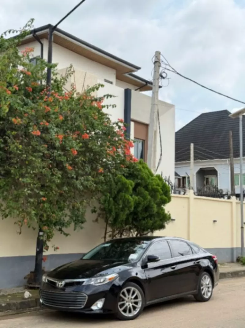 Toyota Avalon   - 2013