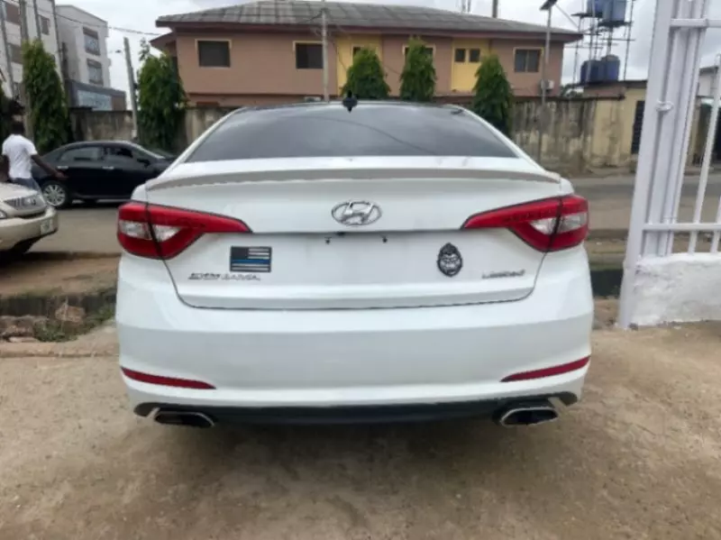 Hyundai Sonata   - 2015