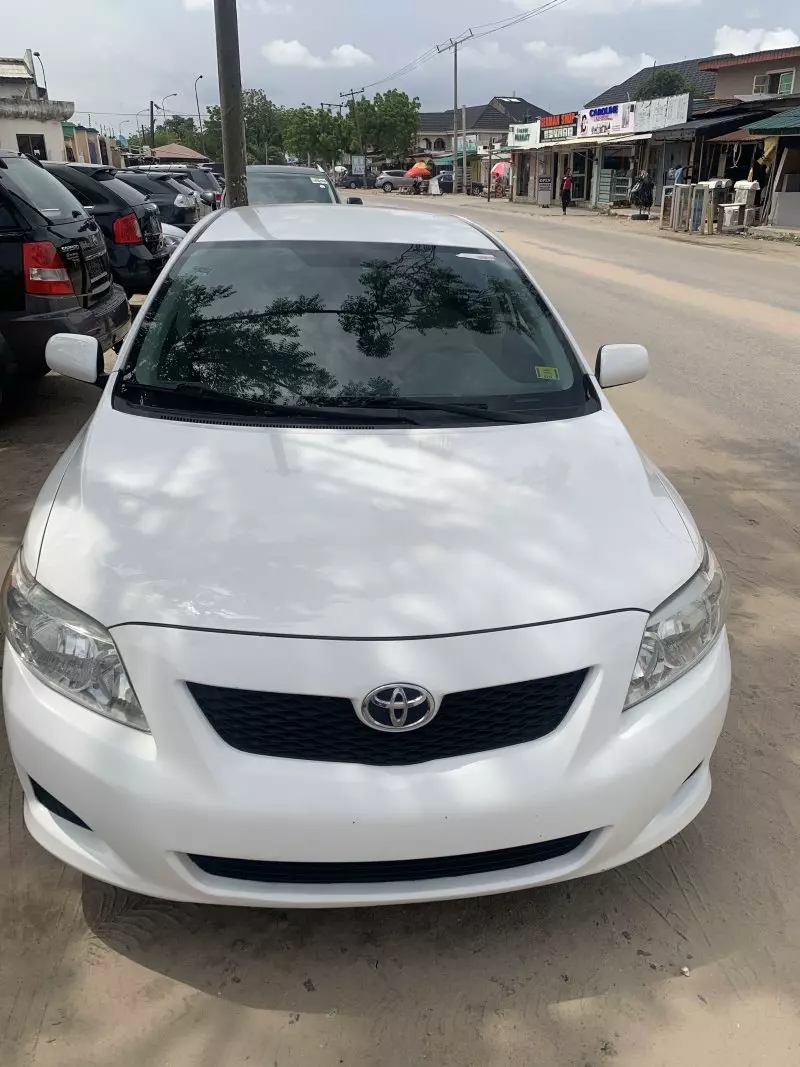 Toyota corolla   - 2009