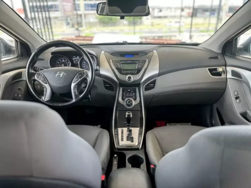 Hyundai Sonata   - 2012