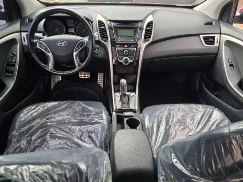 Hyundai Elantra   - 2013