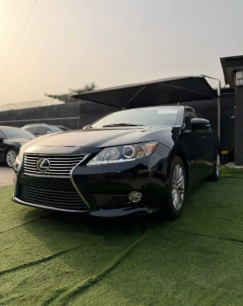 Lexus ES   - 2013