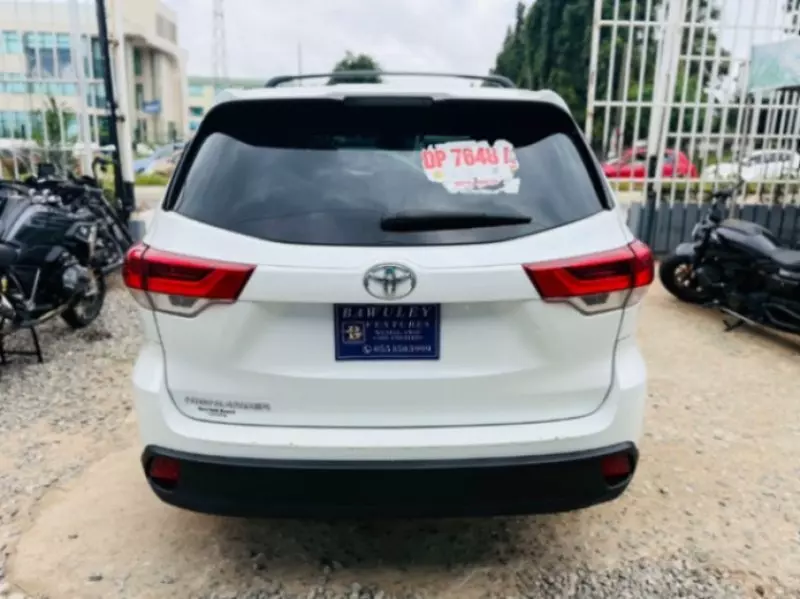 Toyota Highlander   - 2019