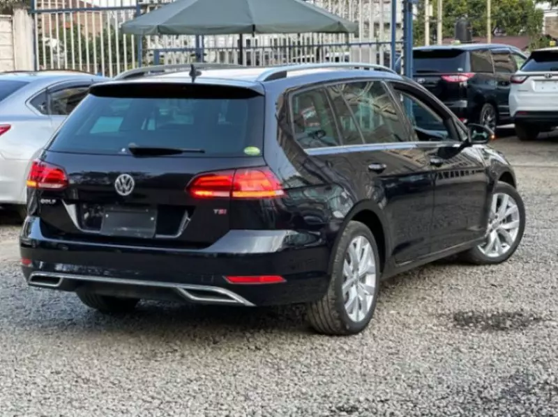 Volkswagen Golf   - 2018
