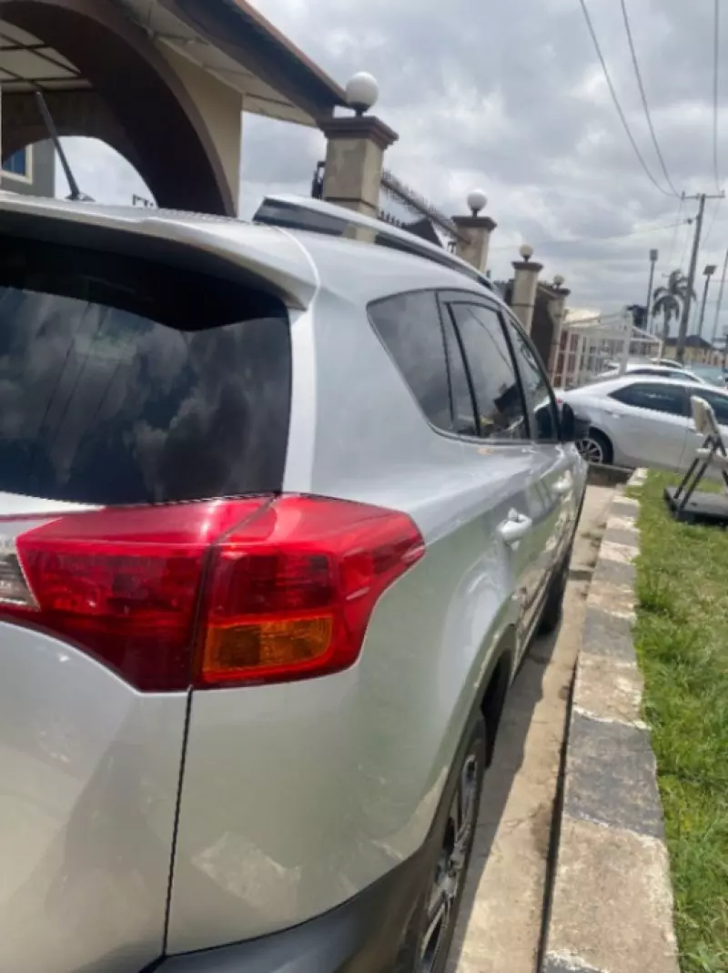 Toyota RAV 4   - 2015