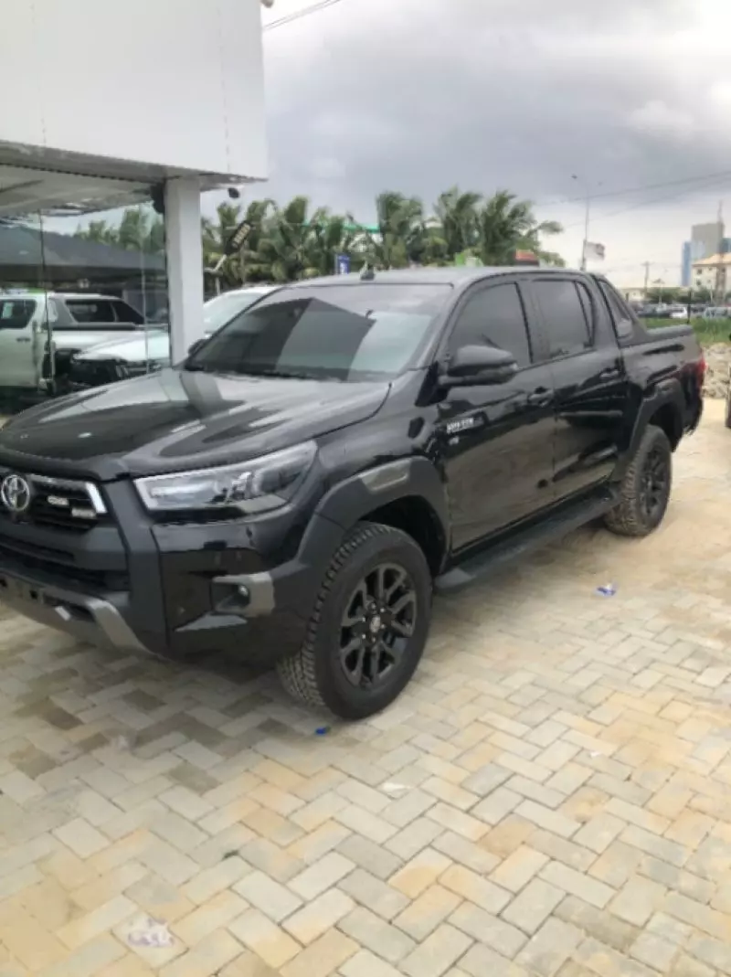 Toyota Hilux   - 2024