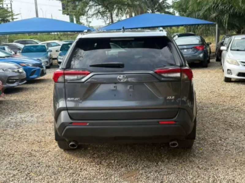 Toyota RAV 4   - 2019
