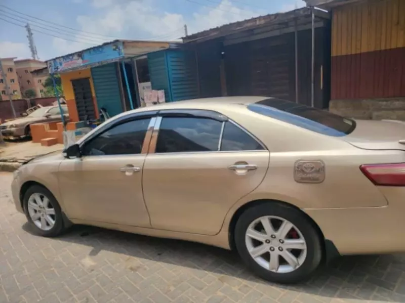 Toyota Camry   - 2009