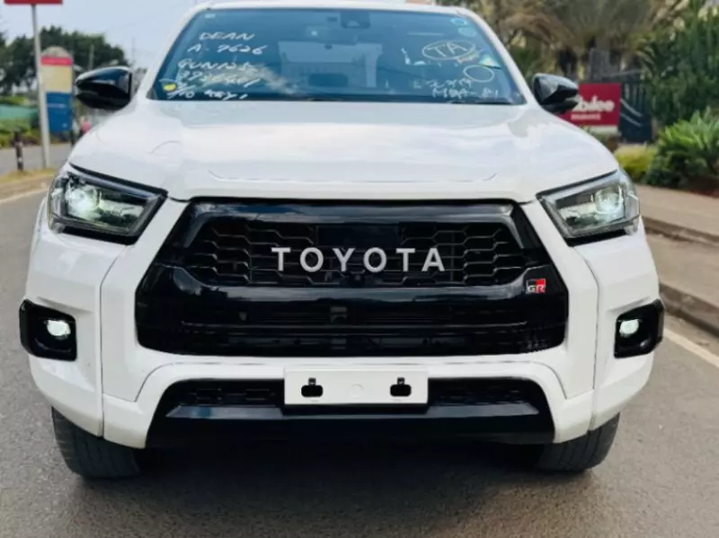 Toyota Hilux    - 2022