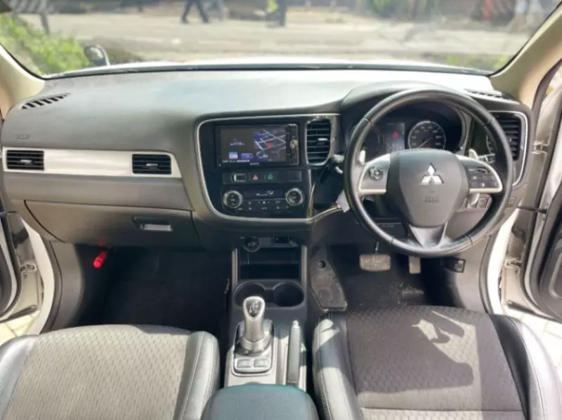 Mitsubishi OUTLANDER   - 2014