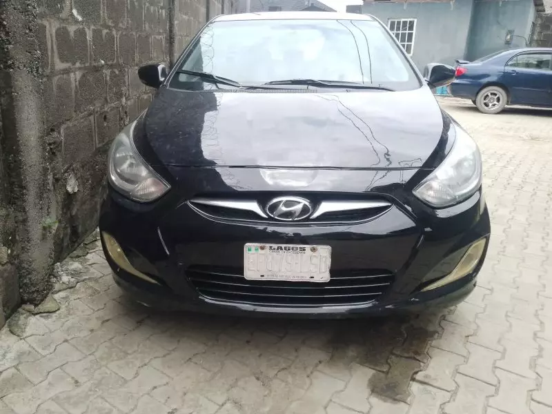 Hyundai Accent   - 2011