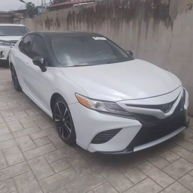 Toyota Camry   - 2018