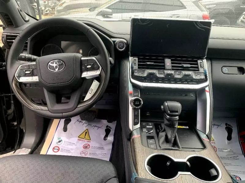 Toyota Land Cruiser   - 2024