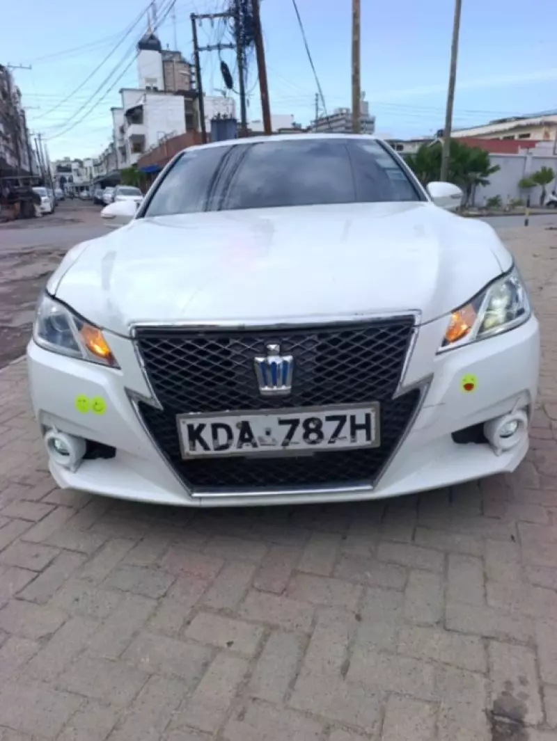 Toyota Crown   - 2013